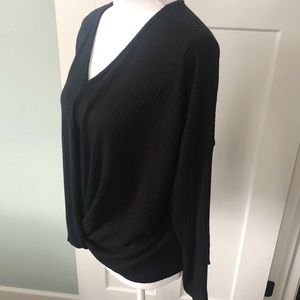 3/$25 🍄 Black knit long sleeved shirt Size Large